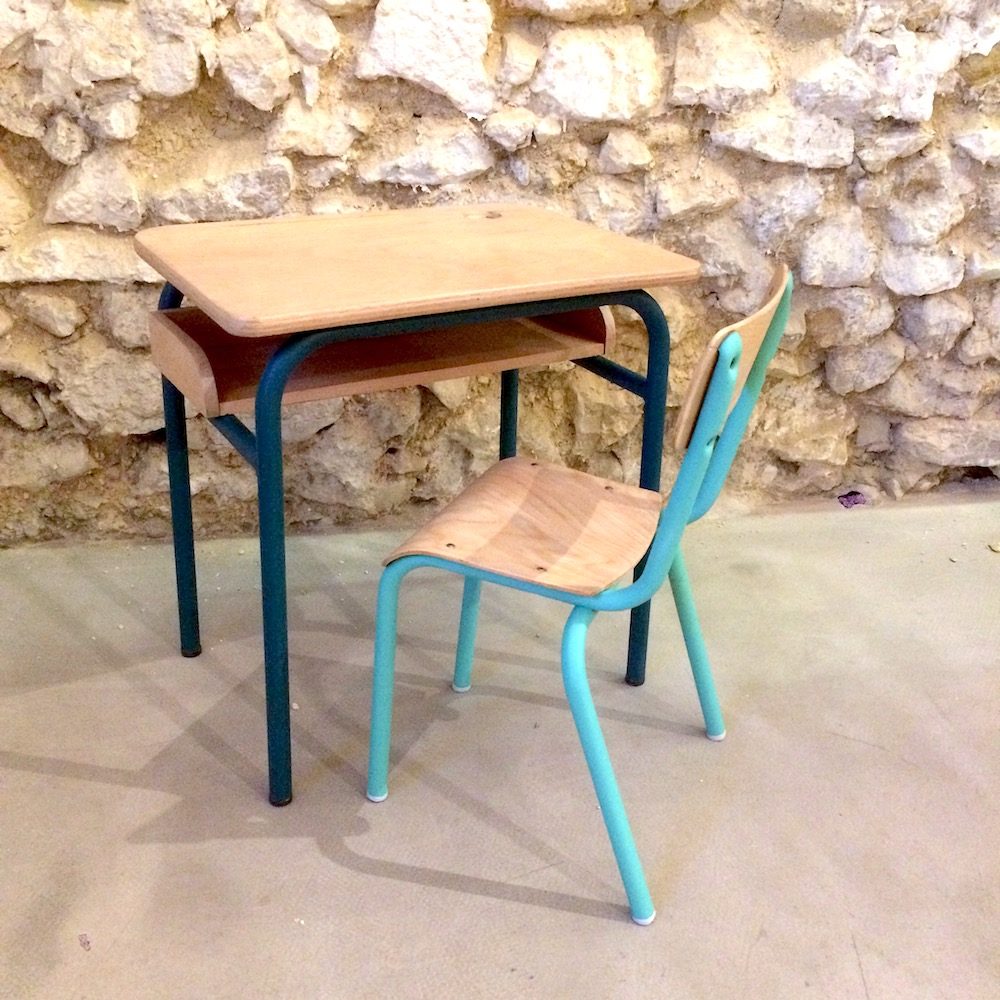Bureau et chaise d'écolier