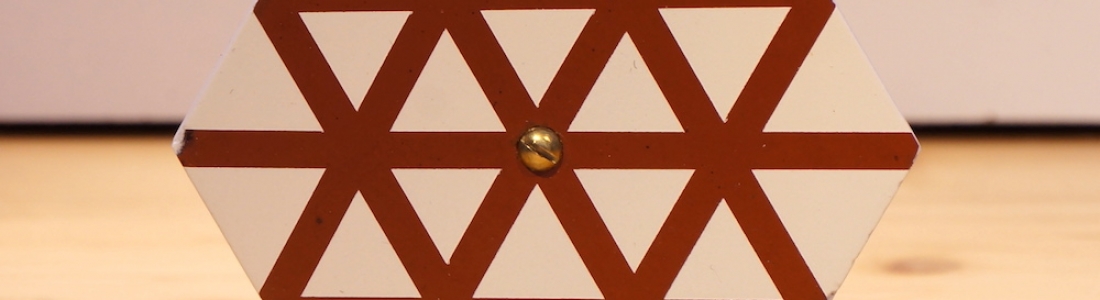 triangle-blanc-patere